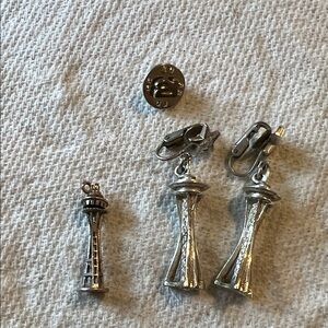 Lot Seattle Space Needle Worlds fair 1962 925 silver charm pin & earrings